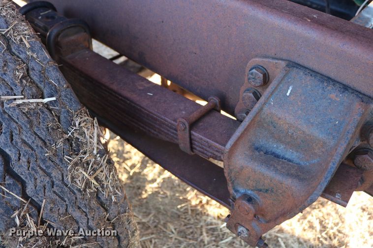 image for item DD6076 1988 Ford F700 feed mixer truck