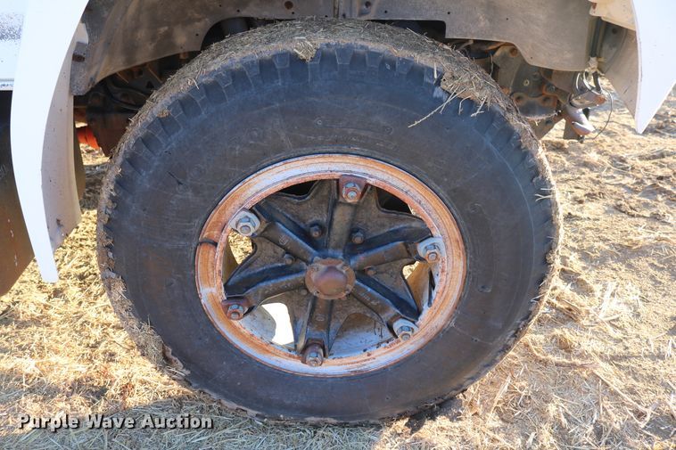 image for item DD6076 1988 Ford F700 feed mixer truck