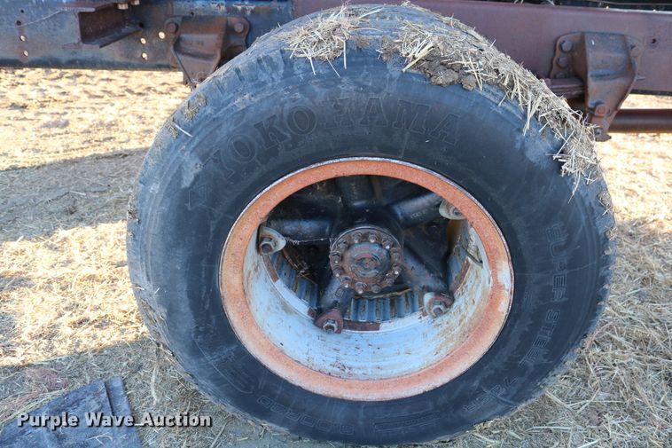 image for item DD6076 1988 Ford F700 feed mixer truck