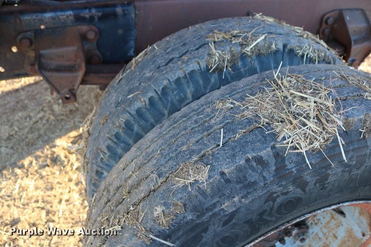 image for item DD6076 1988 Ford F700 feed mixer truck