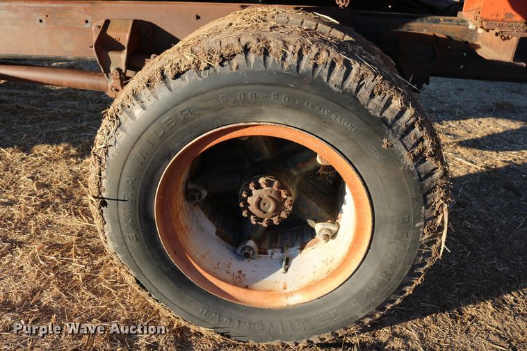 image for item DD6076 1988 Ford F700 feed mixer truck