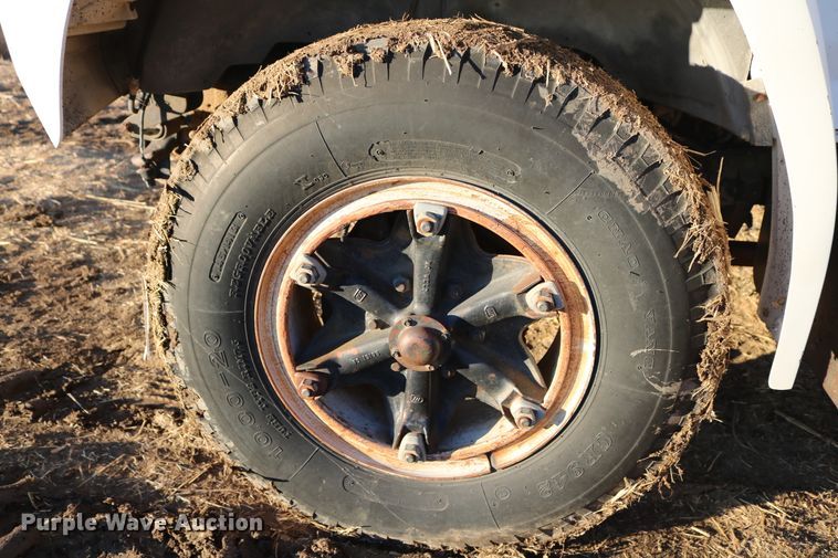 image for item DD6076 1988 Ford F700 feed mixer truck