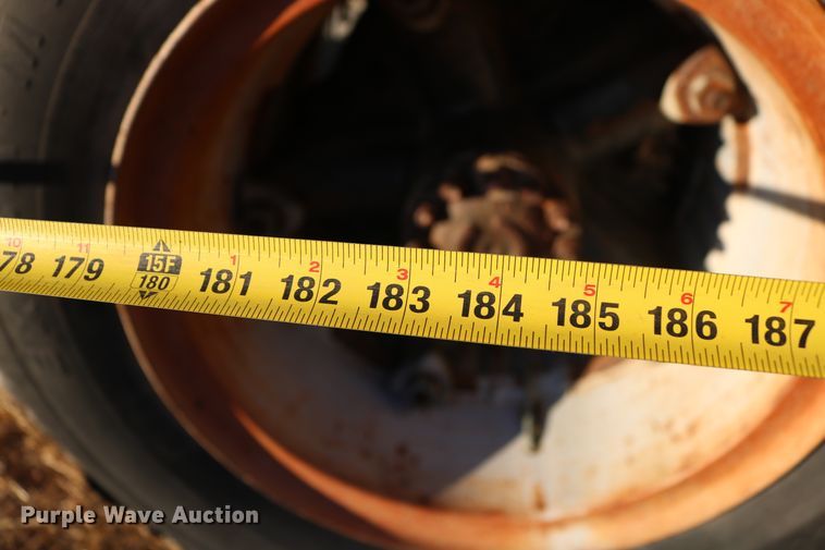 image for item DD6076 1988 Ford F700 feed mixer truck