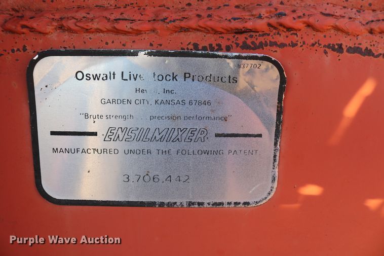 image for item DD6076 1988 Ford F700 feed mixer truck