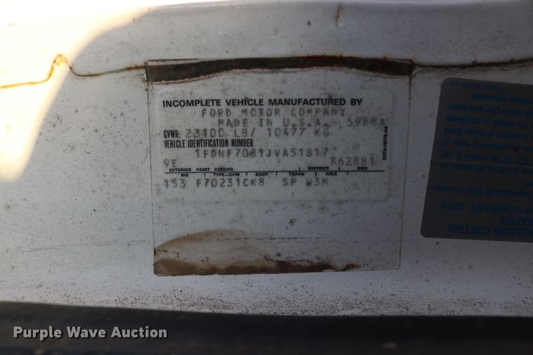 image for item DD6076 1988 Ford F700 feed mixer truck