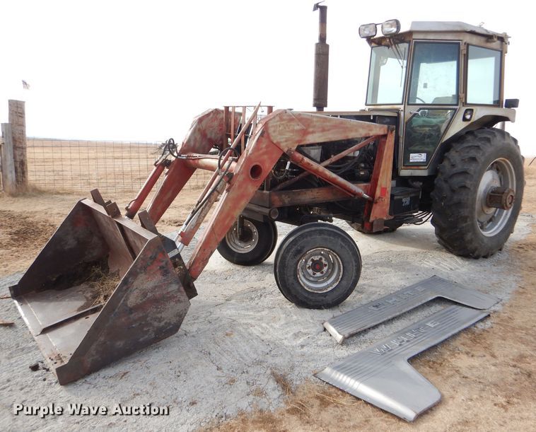 image for item DE1320 1976 White 2-105 Field Boss tractor