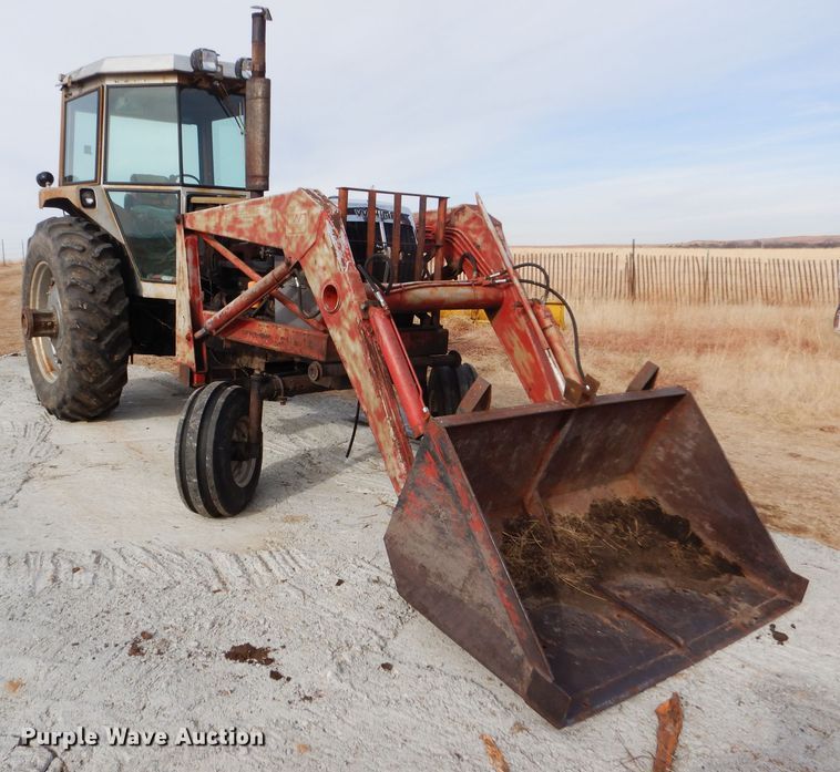 image for item DE1320 1976 White 2-105 Field Boss tractor