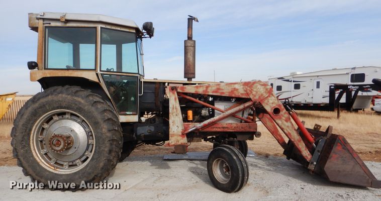 image for item DE1320 1976 White 2-105 Field Boss tractor
