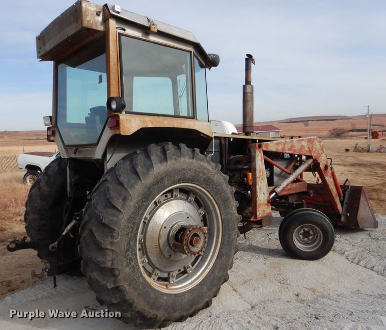 image for item DE1320 1976 White 2-105 Field Boss tractor