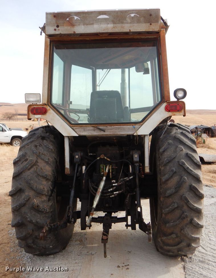 image for item DE1320 1976 White 2-105 Field Boss tractor