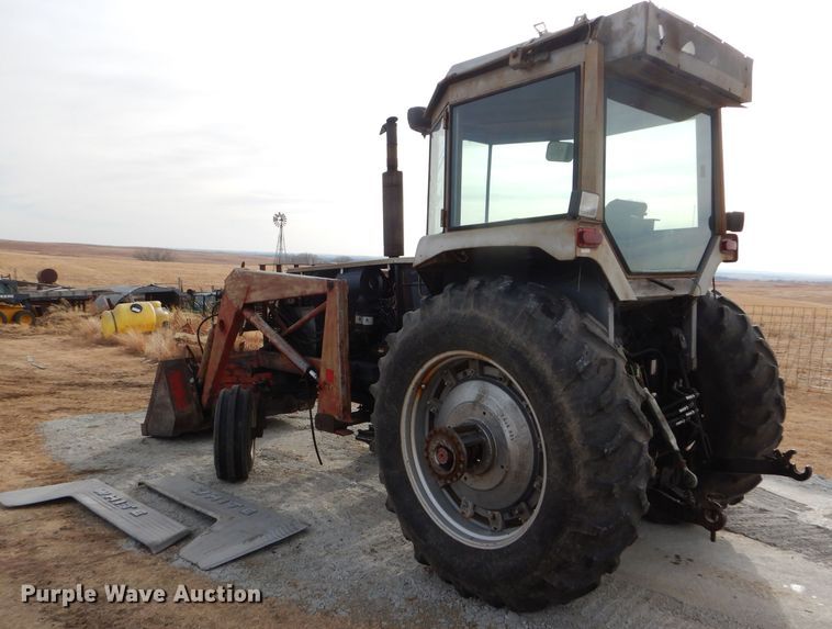 image for item DE1320 1976 White 2-105 Field Boss tractor