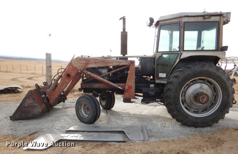 image for item DE1320 1976 White 2-105 Field Boss tractor