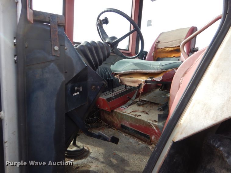 image for item DE1320 1976 White 2-105 Field Boss tractor