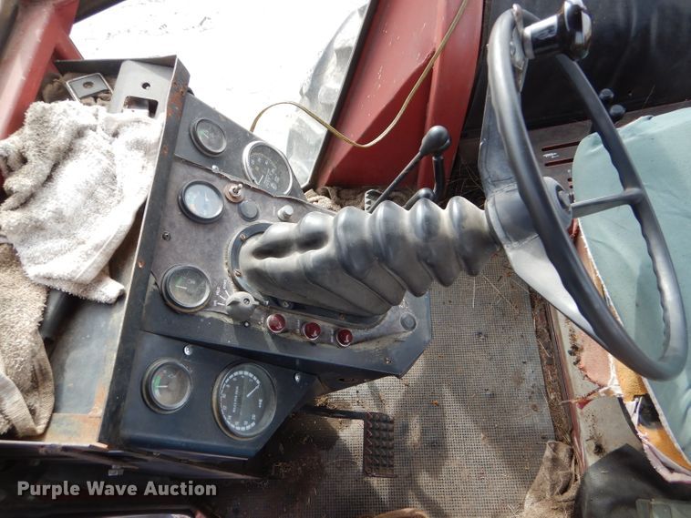 image for item DE1320 1976 White 2-105 Field Boss tractor