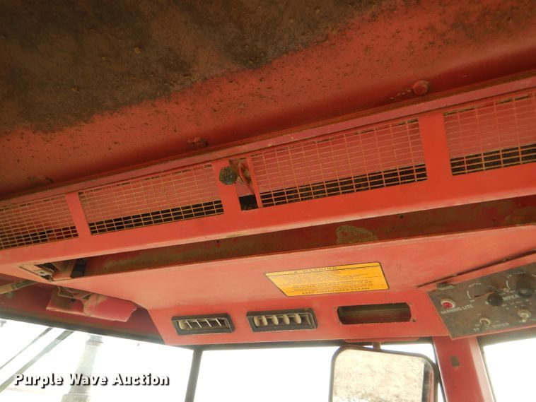 image for item DE1320 1976 White 2-105 Field Boss tractor