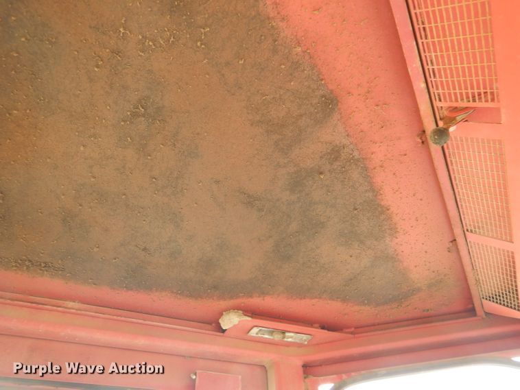 image for item DE1320 1976 White 2-105 Field Boss tractor