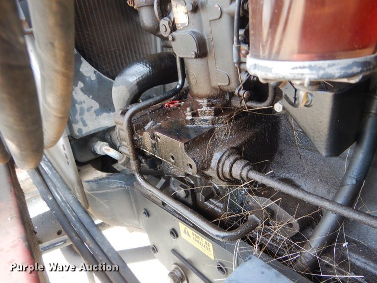 image for item DE1320 1976 White 2-105 Field Boss tractor