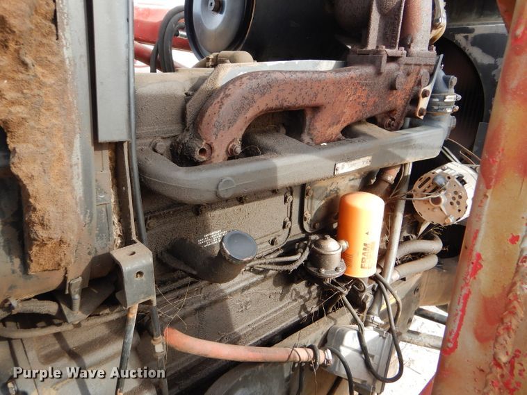 image for item DE1320 1976 White 2-105 Field Boss tractor