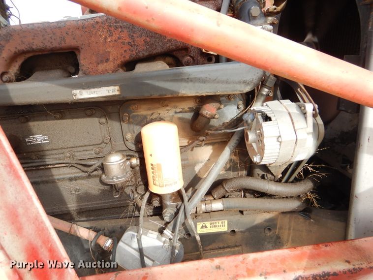 image for item DE1320 1976 White 2-105 Field Boss tractor