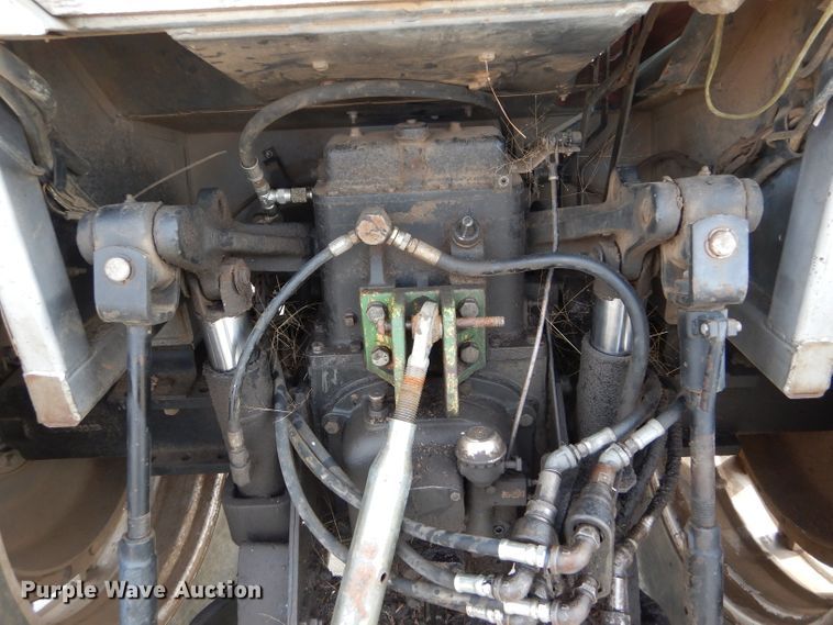 image for item DE1320 1976 White 2-105 Field Boss tractor