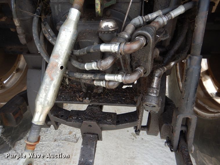 image for item DE1320 1976 White 2-105 Field Boss tractor