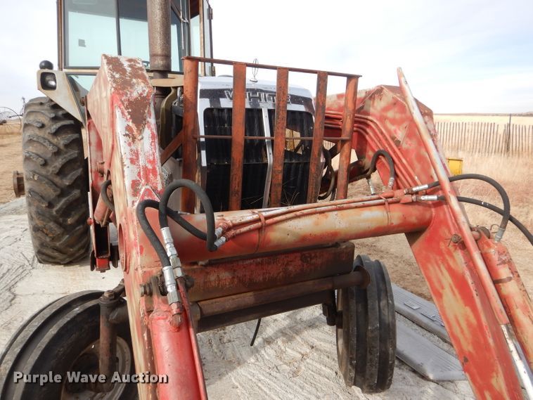 image for item DE1320 1976 White 2-105 Field Boss tractor