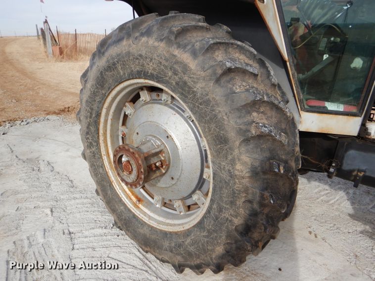 image for item DE1320 1976 White 2-105 Field Boss tractor