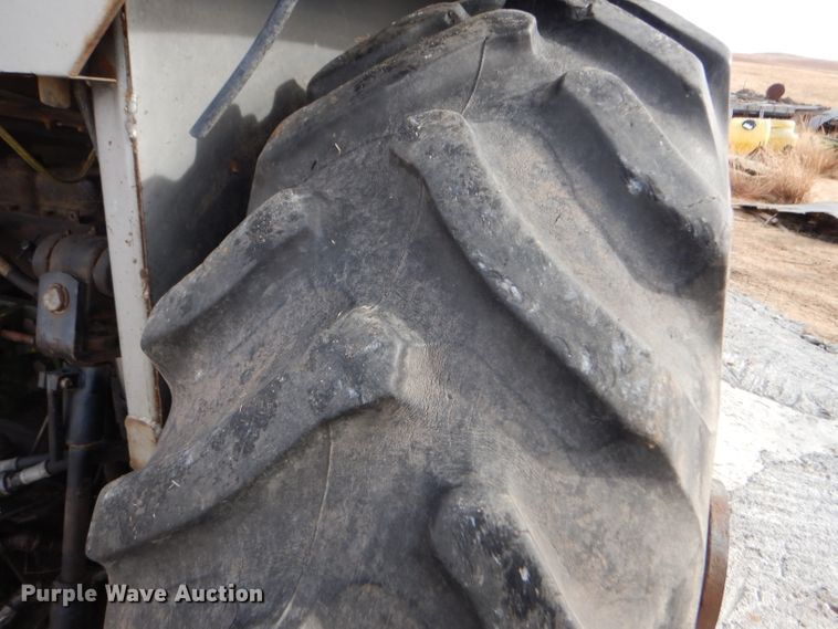 image for item DE1320 1976 White 2-105 Field Boss tractor