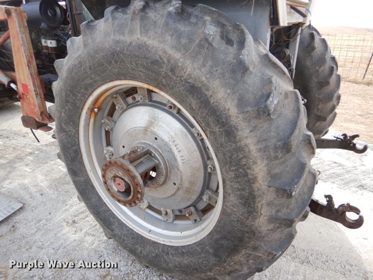 image for item DE1320 1976 White 2-105 Field Boss tractor