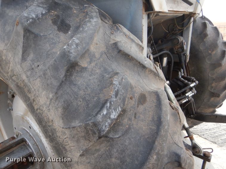 image for item DE1320 1976 White 2-105 Field Boss tractor