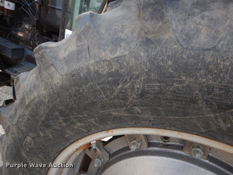 image for item DE1320 1976 White 2-105 Field Boss tractor