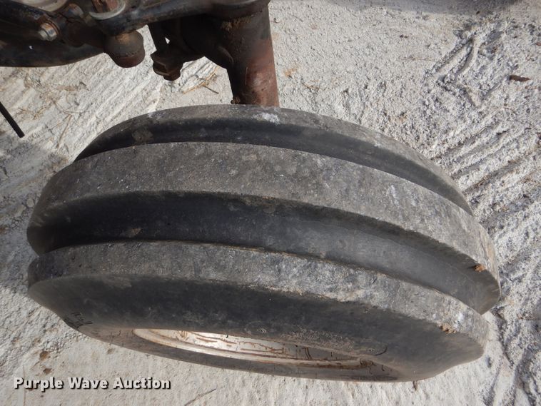 image for item DE1320 1976 White 2-105 Field Boss tractor