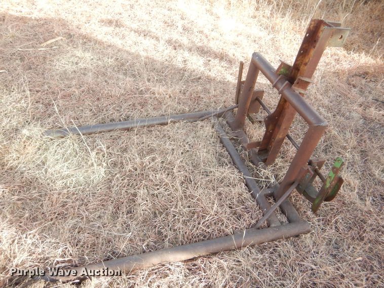 image for item DE1320 1976 White 2-105 Field Boss tractor