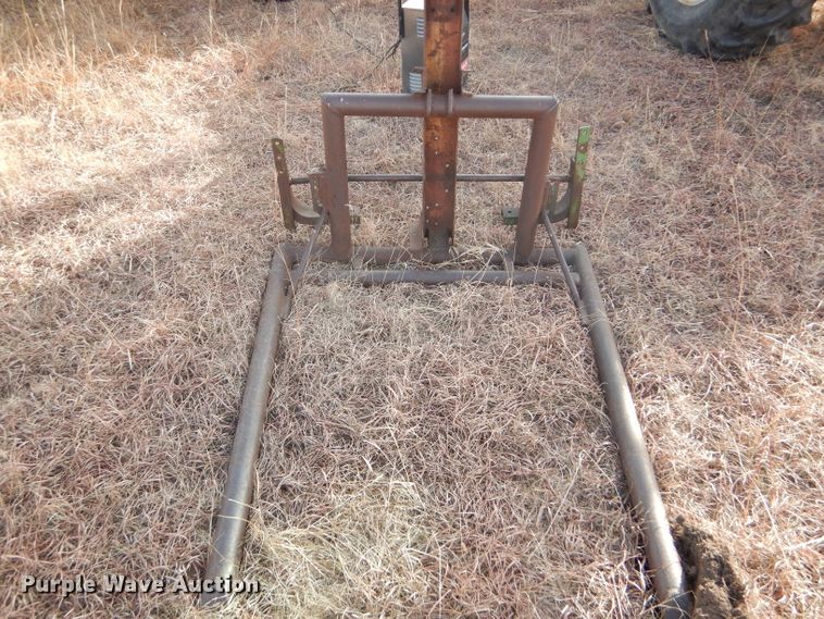 image for item DE1320 1976 White 2-105 Field Boss tractor