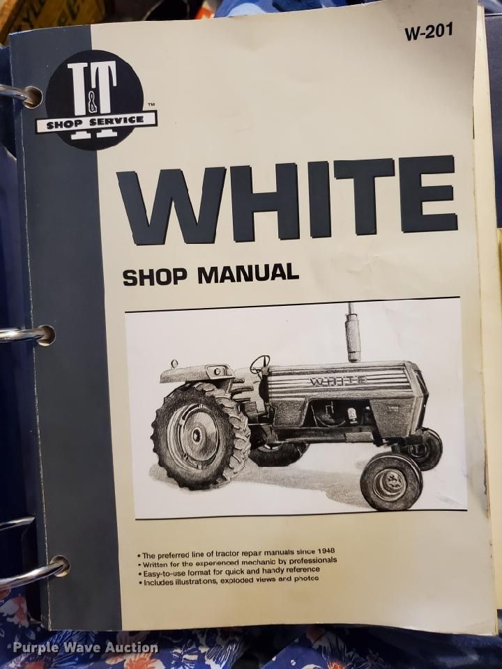image for item DE1320 1976 White 2-105 Field Boss tractor