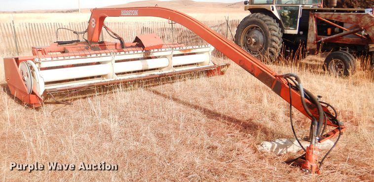image for item DE1323 Hesston 1014 Hydro Swing windrower