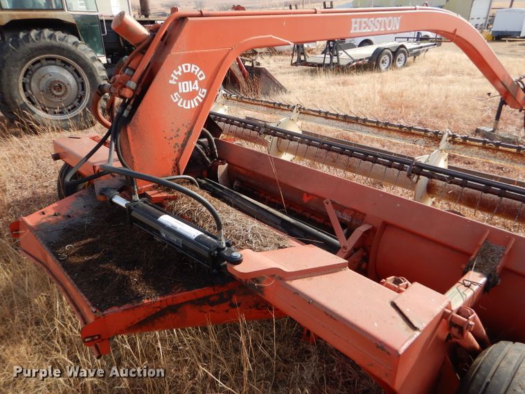 image for item DE1323 Hesston 1014 Hydro Swing windrower