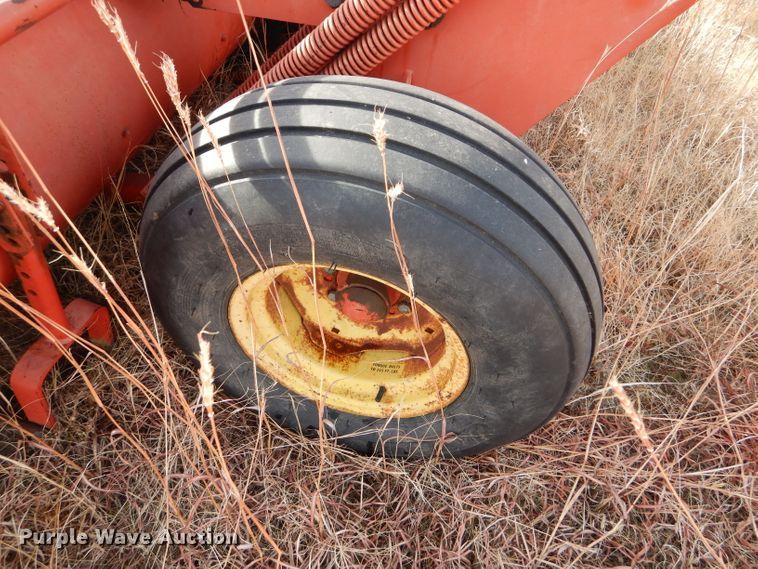 image for item DE1323 Hesston 1014 Hydro Swing windrower