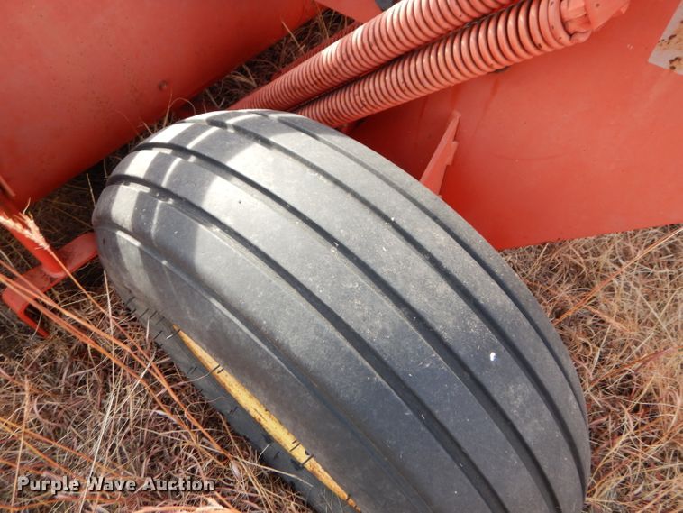 image for item DE1323 Hesston 1014 Hydro Swing windrower