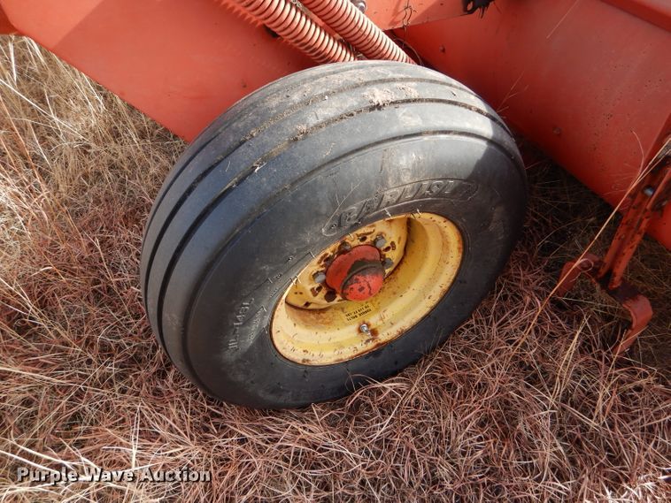 image for item DE1323 Hesston 1014 Hydro Swing windrower