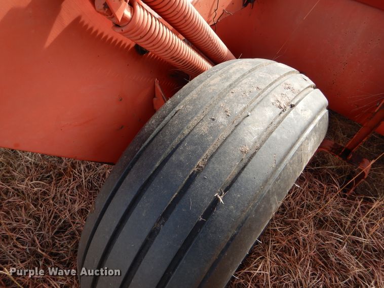 image for item DE1323 Hesston 1014 Hydro Swing windrower