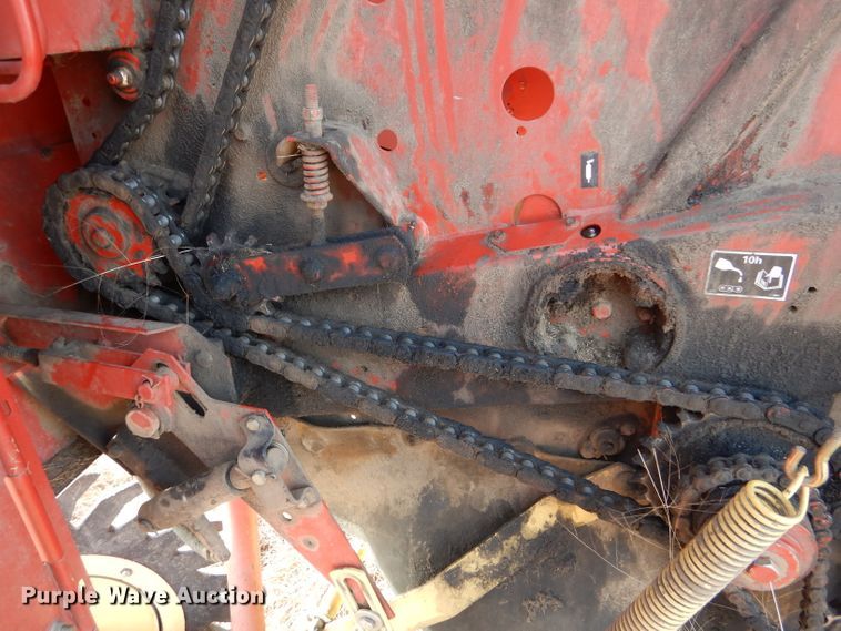 image for item DE1324 New Holland 660 round baler