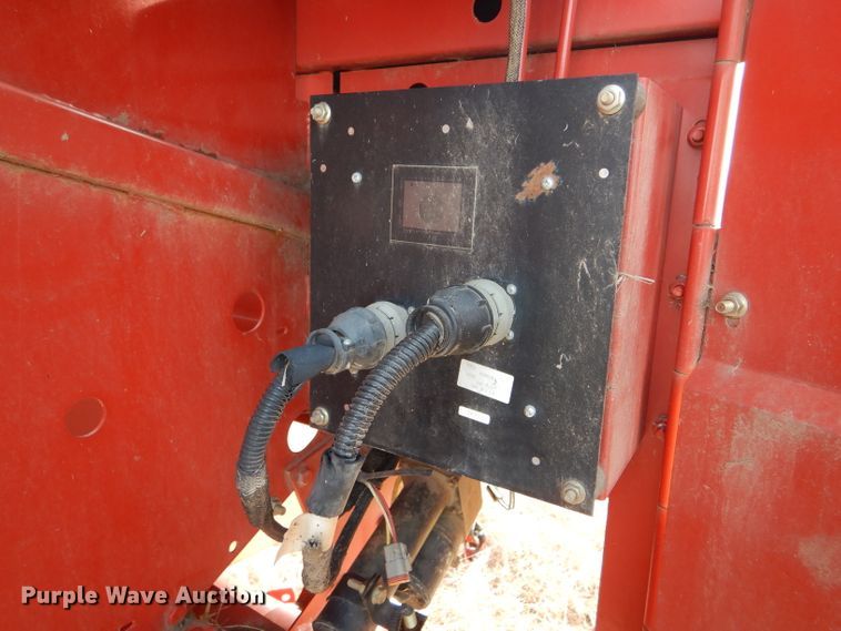 image for item DE1324 New Holland 660 round baler