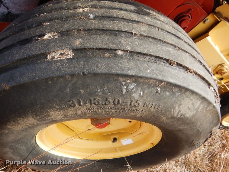 image for item DE1324 New Holland 660 round baler