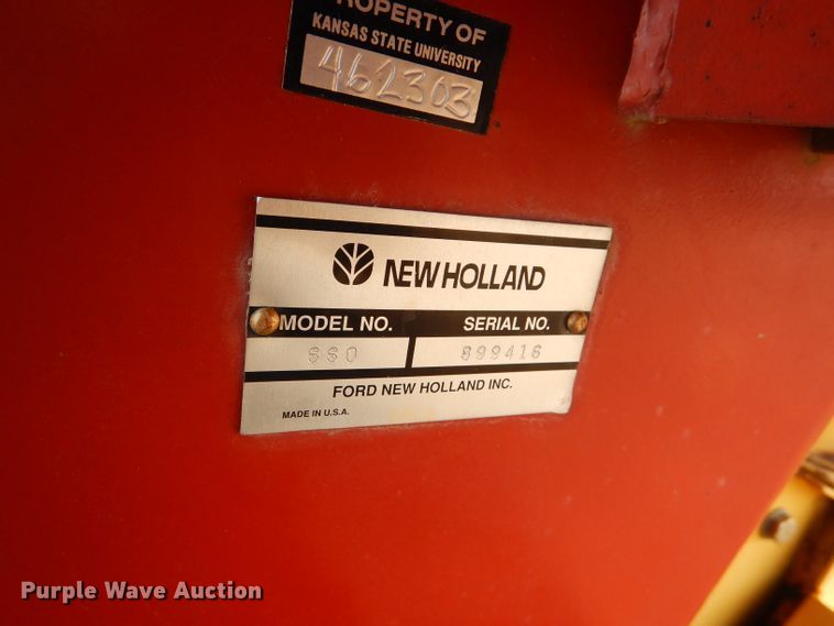 image for item DE1324 New Holland 660 round baler