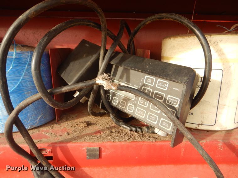 image for item DE1324 New Holland 660 round baler