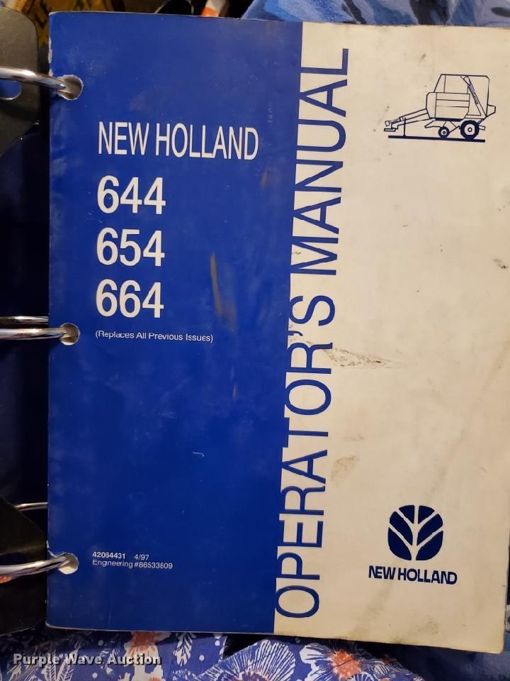 image for item DE1324 New Holland 660 round baler