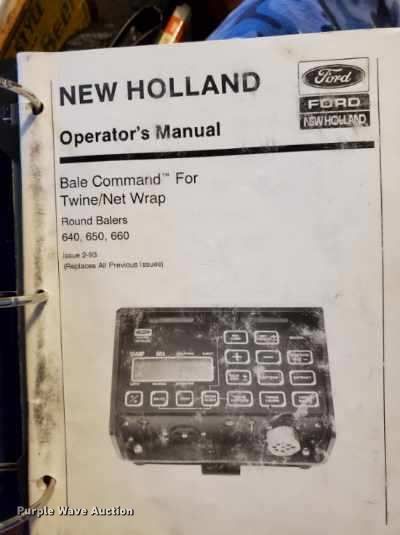 image for item DE1324 New Holland 660 round baler