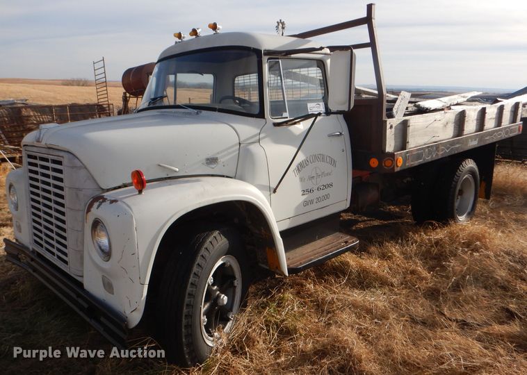 image for item DE1330 1968 International Loadstar 1600 grain truck