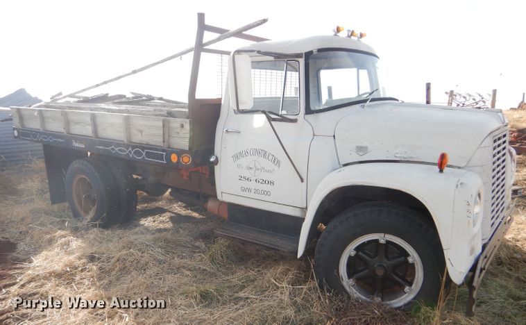 image for item DE1330 1968 International Loadstar 1600 grain truck